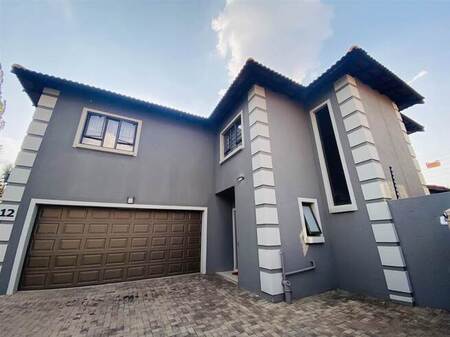 3 Bed Cluster in Bedfordview