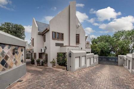 4 Bed Cluster in Bedfordview