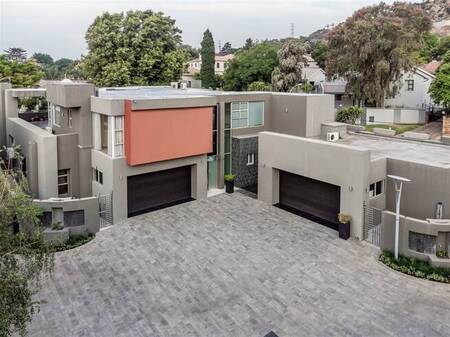 5 Bed Cluster in Bedfordview