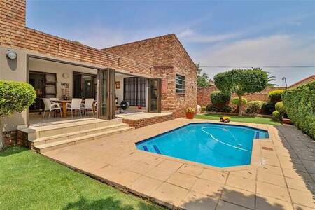 3 Bed Cluster in Bedfordview