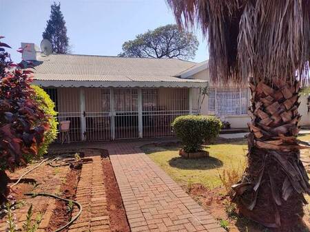 3 Bed Simplex in Oberholzer