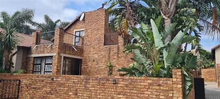 4 Bed Cluster in Meyersdal