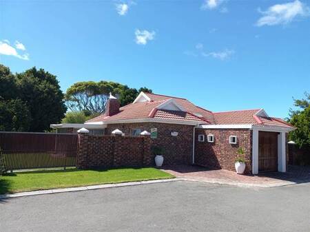 2 Bed Cluster in Kleinmond