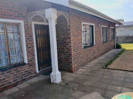 3 Bed Simplex in Bluff