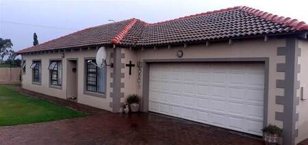 3 Bed Simplex in Fochville