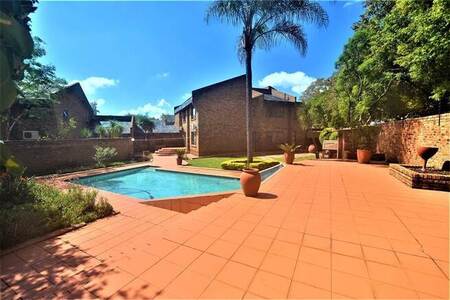 5 Bed Cluster in Bedfordview