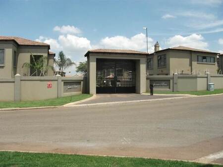 4 Bed Cluster in Meyersdal