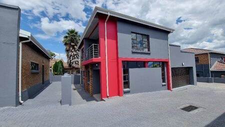 3 Bed Duplex in Aviary Hill