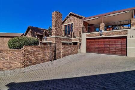 4 Bed Cluster in Meyersdal