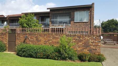 3 Bed Duplex in Brackenhurst