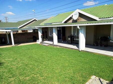 4 Bed Cluster in Verwoerdpark