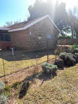SPACIOUS TWO BEDROOM TOWNHOUSE TO LET