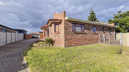 3 Bedroom duet for sale in Dana Bay, Mossel Bay