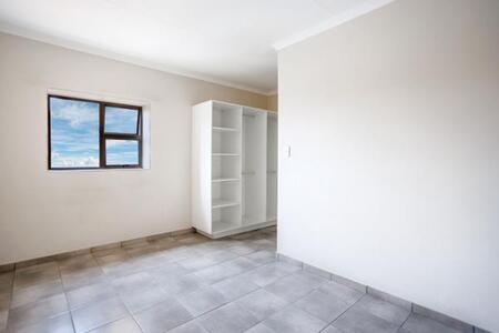 1 Bedroom Flat in Kempton Park Central