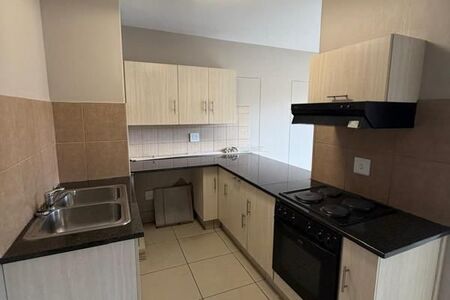 2.5bedroom Flat to rent in a well maintained building in Sunnyside East from 1 March 2026