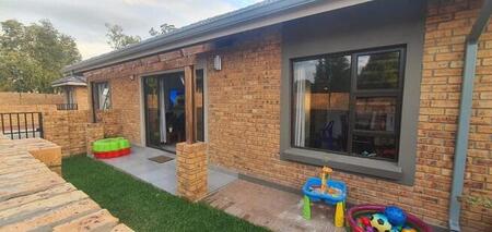 3 Bedroom cluster for sale in Raceview, Alberton