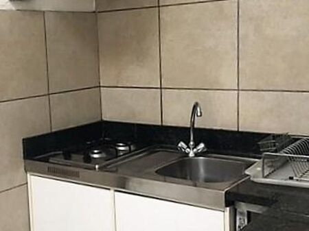 Bachelor apartment to rent in a clean complex in Sunnyside & Arcadia from 1 April 2026