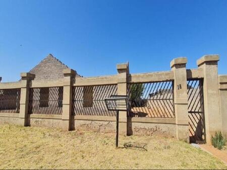 4 Bedroom semi-detached for sale in Meyerton Park
