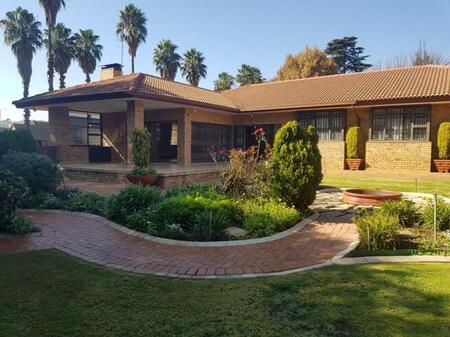 3 Bedroom cluster for sale in Bedfordview