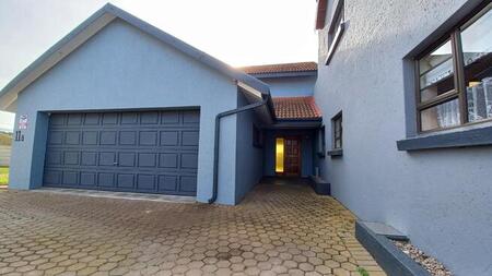 3 Bedroom duet for sale in Hartenbos Heuwels