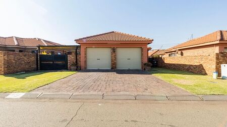 3 Bedroom cluster for sale in Southdowns Estate, Alberton