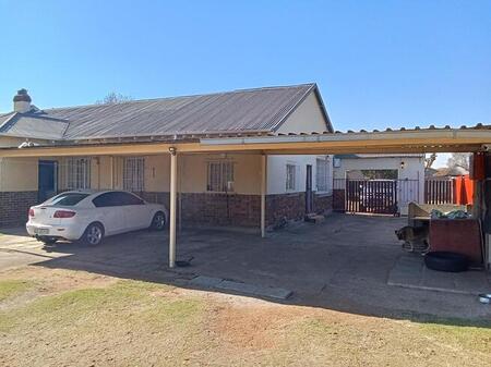 4 Bedroom semi-detached for sale in East Geduld, Springs