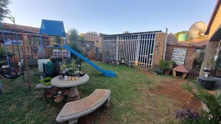 3 Bedroom cluster for sale in Albemarle, Germiston