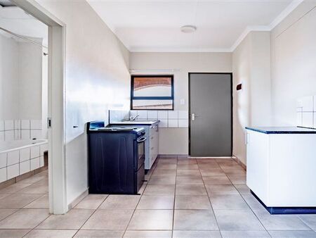 1 Bedroom Flat in Kempton Park Central