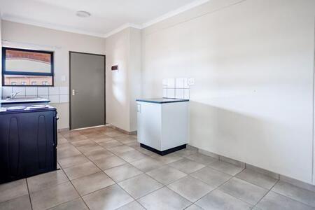 1 Bedroom Flat in Kempton Park Central