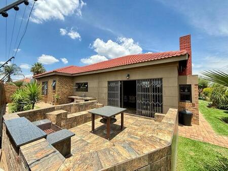 3 Bedroom cluster for sale in Southdowns Estate, Alberton