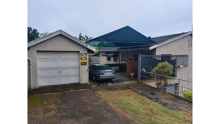 3 Bedroom maisonette for sale in Bluff, Durban