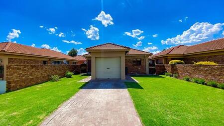 2 Bedroom cluster for sale in Southdowns Estate, Alberton