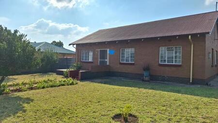 3 Bedroom cluster for sale in Estera, Germiston