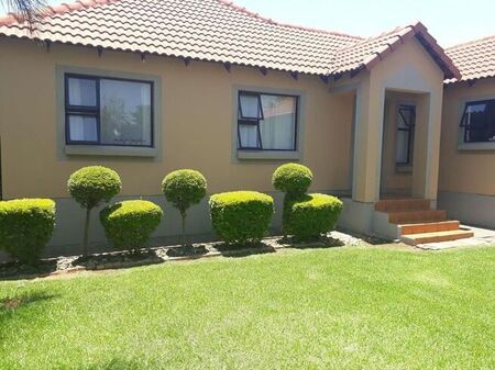 4 Bedroom Townhouse to Rent in Emerald Estate