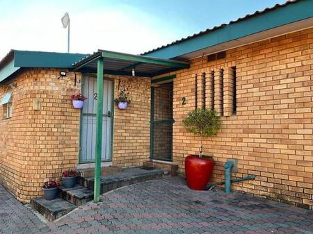 3 Bedroom Townhouse to Rent in Riebeeckstad