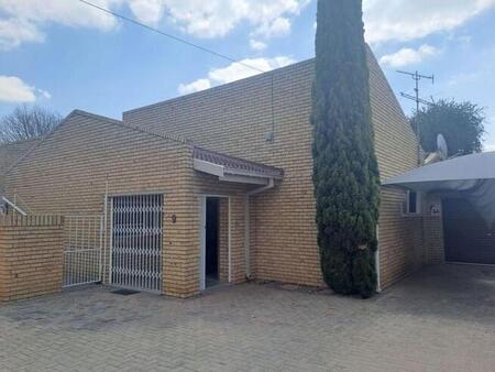 3 Bedroom Townhouse to Rent in Flamingo Park