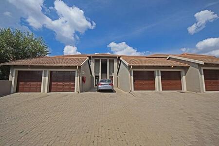 2 Bedroom Townhouse to Rent in Greenstone Hill