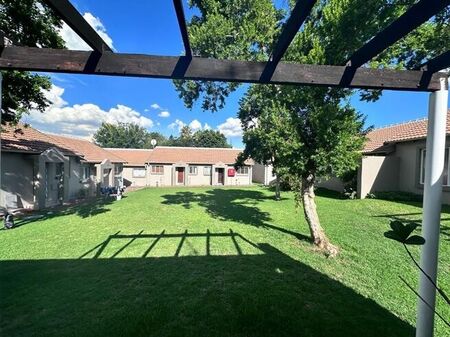 2 Bedroom Townhouse to Rent in Greenstone Hill
