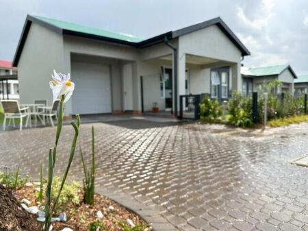 2 Bedroom Townhouse to Rent in Modderfontein