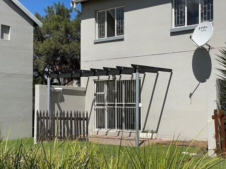2 Bedroom Townhouse to Rent in Greenstone Hill