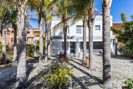 4 Bedroom House in Voelklip