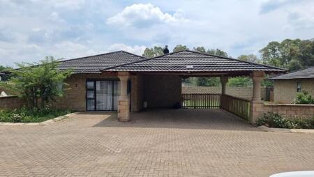 3 Bedroom Townhouse in Henley on Klip