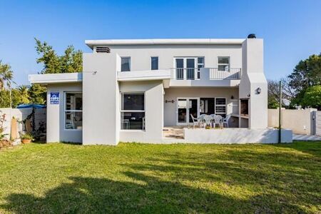 4 Bedroom House in Onrus