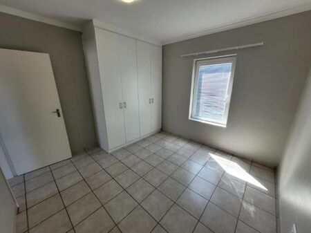 2 Bedroom Apartment To Rent in Amstelhof
