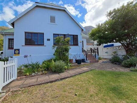 3 Bedroom House in Voelklip