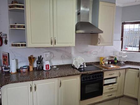 3 Bedroom House in Brackenham