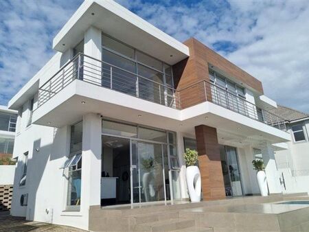 6 Bedroom House in Waterkloof Heights