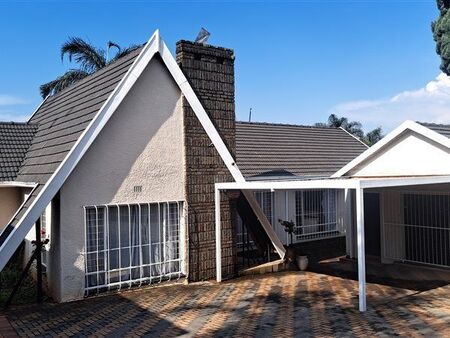 3 Bedroom House in Silverfields Park