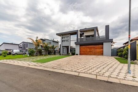 4 Bedroom House in Helderwyk