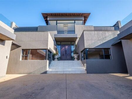 6 Bedroom House in Eye of Africa